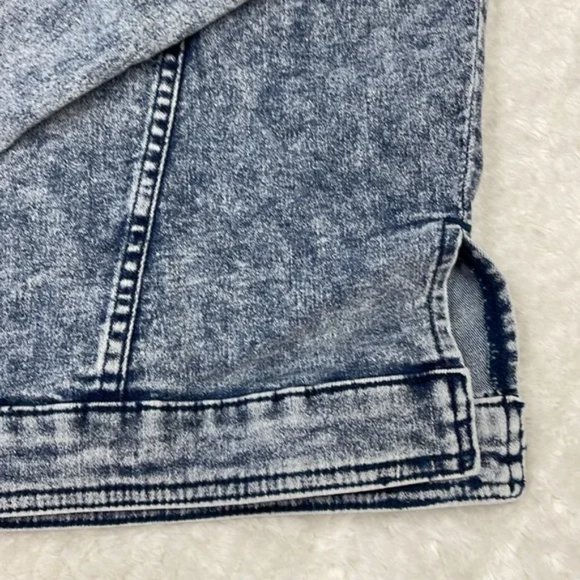 DG2 by Diane Gilman Snow Wash Boxy Jean Jacket - Picture 8 of 10